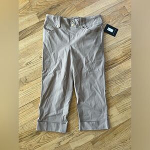 NWT Rekucci woman’s tan Capri pants size 6